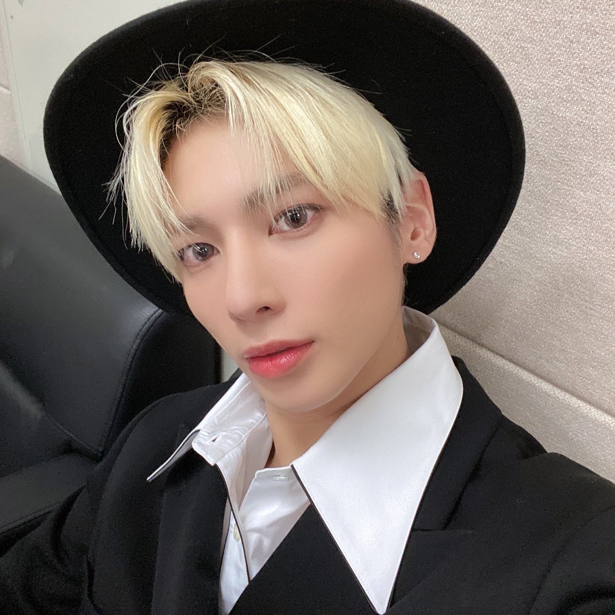 kmdohoons's tweet photo. 골든디스크 레드카펫!! 본상 감사합니다😄😄
#TXT_TAEHYUN  #TXT_태현 https://t.co/TSsFaDlH3H