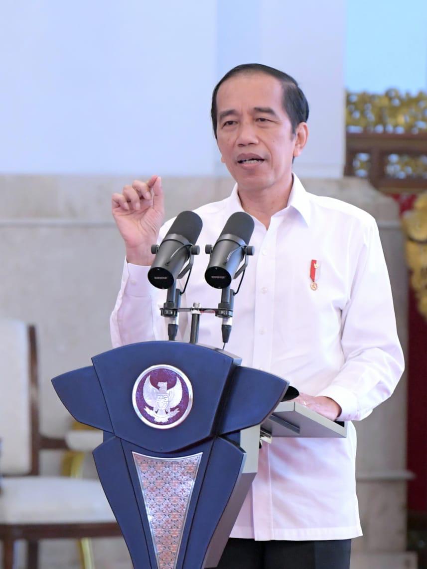 jokowi's tweet photo. Di masa pandemi ini, sektor pertanian menempati posisi sentral. Maka pengelolaannya harus dijalankan dengan baik dan serius. 

Peningkatan skala ekonomi dan penerapan teknologi pertanian harus segera ditempuh agar biaya produksi jadi lebih murah dan harga jadi lebih kompetitif. https://t.co/x486xXBMqK