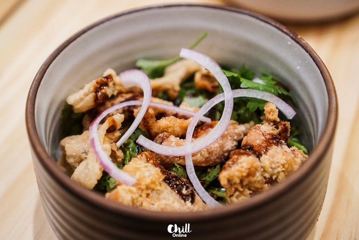 chillonofficial's tweet photo. 🍴กรี๊ดดดรับต้นปีกับเมนูร้าน "หุง" ข้าวมันไก่พรีเมี่ยมย่านสาทร ที่ยกระดับความอร่อยจนต้องลืมข้าวมันไก่ทุกจานที่เคยกินมา!
.
🚊สาทรซอย 8 Sathorn Corner
.
💸เริ่มต้น 149 บาท ความอร่อยจัดเต็มคุ้มราคาแน่นอน 😋
อ่านต่อ 👉 https://t.co/hfaPJFaHcb
.
#รีวิวข้าวมันไก่
#ReviewChillStyle https://t.co/P6HLkDEQXi