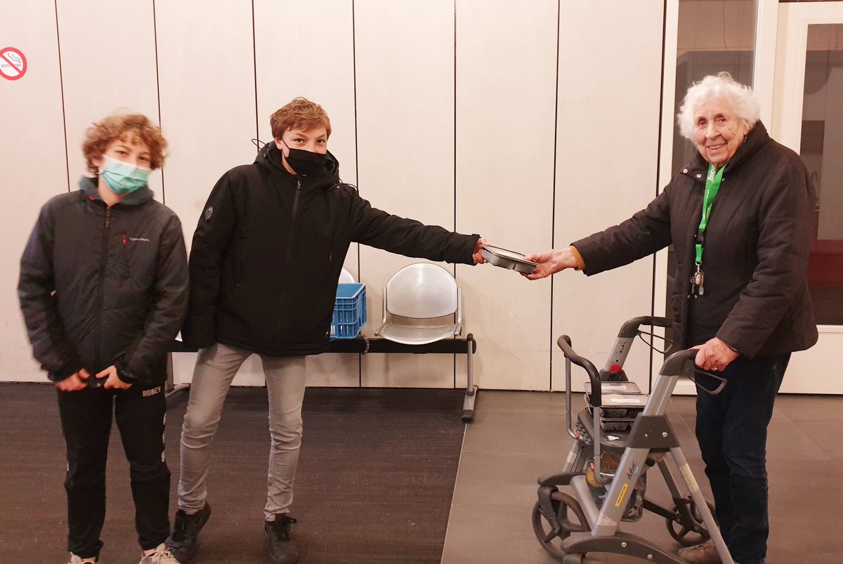 anyboer's tweet photo. Afgelopen week herstart van soepactie van de @participatieke1 bij ADO Den Haag. Lukas en Marik waren ook vrijwilligers die soepen in Den Haag hebben rondgebracht! https://t.co/S5StNHWLMY