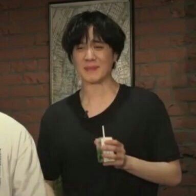 h1ghrbeom's tweet photo. ahgases earlier               ahgases rn https://t.co/n0JG1ADT7T