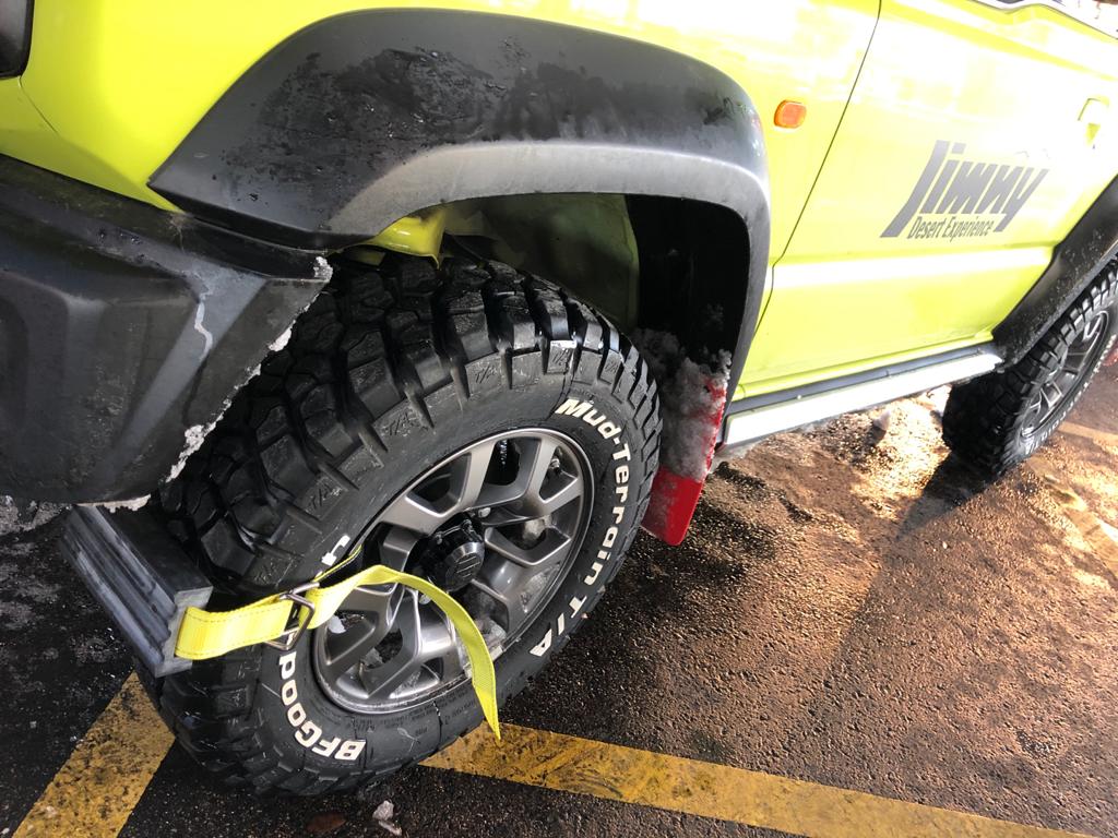 SuzukiIberica's tweet photo. Preparados para un nuevo día de #rescates 💪. Hoy hemos empezado llevando médicos a hospitales, retornando a una familia con niños a su casa y llevando a un recién nacido a casa para liberar camas para los más necesitados 🚙🏥.
#rescate #Filomena #nevada #4x4 #suzukijimny #suzuki https://t.co/sPdkHiwtCo