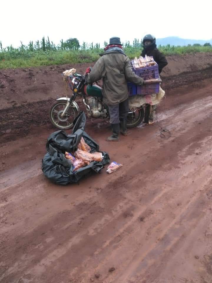 pascalmwaka's tweet photo. @GovernorKivutha @ItsMutai @RobertAlai @SenMutula Emali Ukia Road, this morning bwana Governor. https://t.co/YiG2dqUEP5