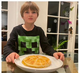 Frensham_MFL's tweet photo. Celebrating La Fête des Rois (Festival of the Kings) this week @FrenshamHeights through songs, design, wordsearches &amp; baking  delicious galettes. Bon appétit! #fetedesrois #galettedesrois @FrenshamJuniors👑 https://t.co/nO5PDGhUHJ