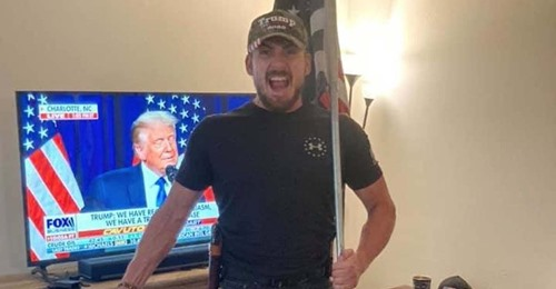 CarlosJrCollaz3's tweet photo. The Insurrection January 6-2021
FBI arrests Nashville zip-tie suspect from the assault on U.S. Capitol.
https://t.co/R8ppYOZGuK https://t.co/4Abg0eBeLZ