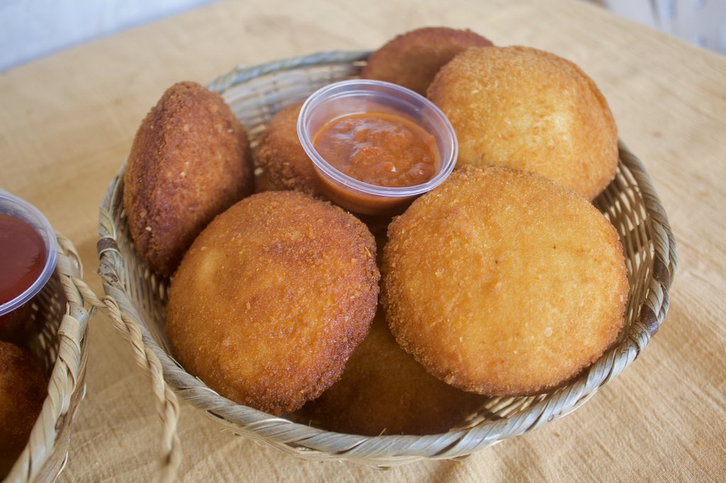 BouletteMimi's tweet image. Bonjour👩🏾‍🍳
Bon début de semaine 😉
•Pain pané au thon•Pack de 6pcs•2500f•
#fingerfood #breaded #panure #pain #thon #fish #food
📞: +228 99058616