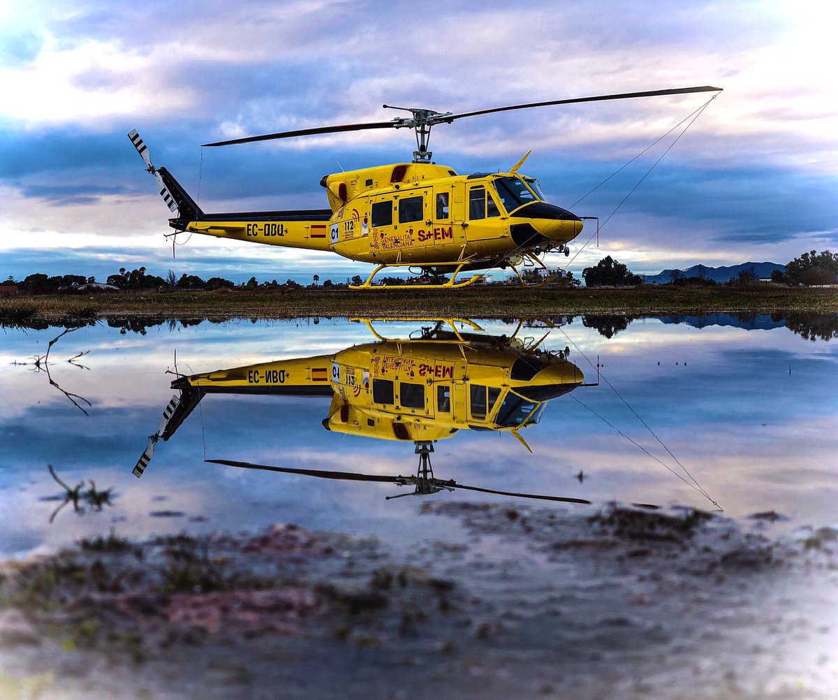 Rotorsun's tweet photo. Base Castellón tras la lluvia #Bell212 #rainningday https://t.co/HhPayzXwds