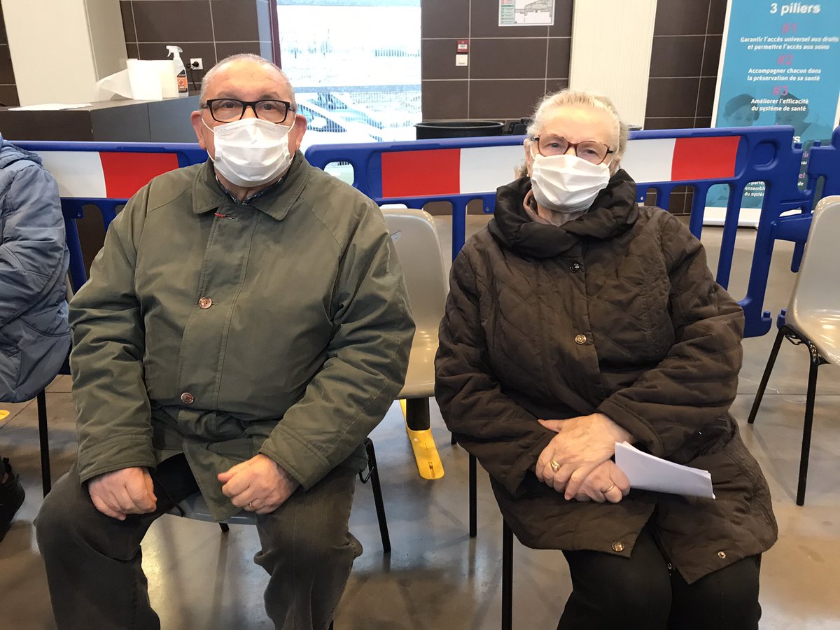 #Roubaixsanscovid Roger et Suzanne sont venus dans un des six centres de dépistage massif parce qu il est « important que le plus grand nombre de Roubaisiens se fassent tester »