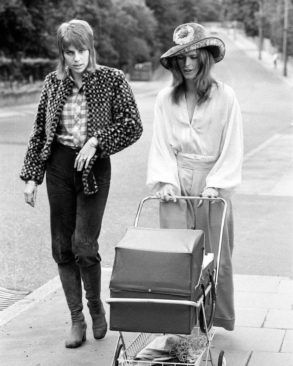 NostalgiaBooks's tweet photo. Angie with David Bowie and three week old son Zowie, 1971 https://t.co/J4i3WdTACK