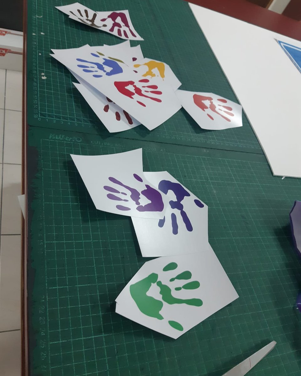 Yapıyoruz yine birşeyler 📚📎📁📄 
#drk #drkreklam #folyo #subbaski