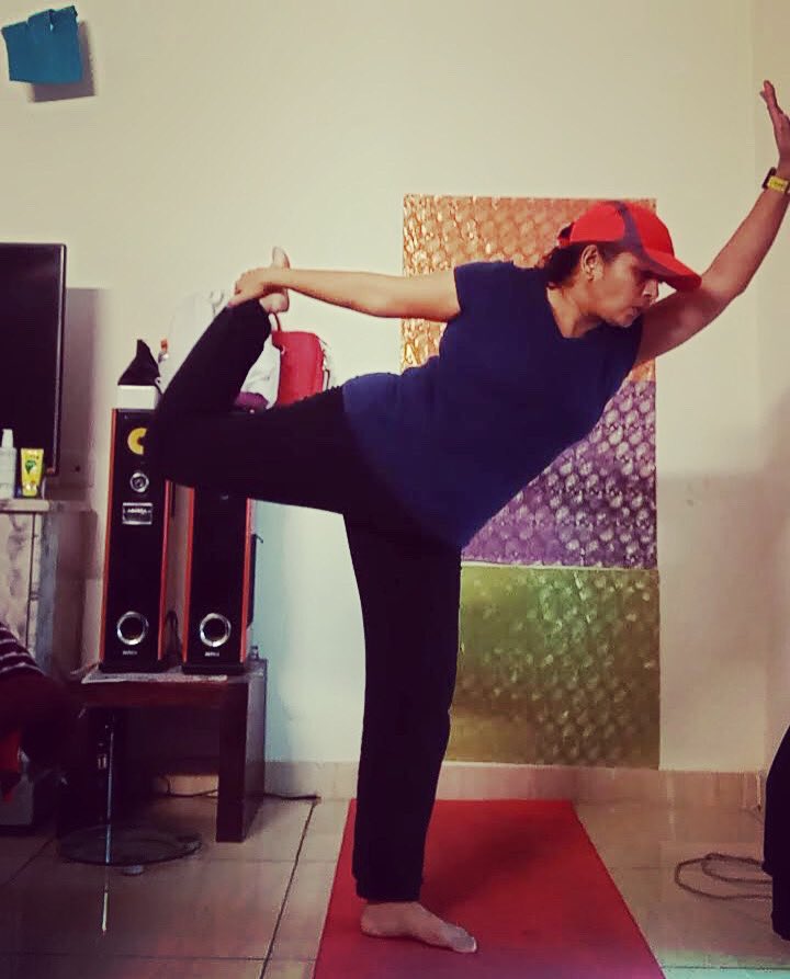 Latz_G's tweet photo. LIFE has ONLY 2 rules
Rule1:NEVER GIVE UP
Rule2:ALWAYS remember Rule1
#letzbfit #letzbfitwithlatika #kyaaajaapneworkoutkiya #uthojaagodaudobhaago #latzpsychology #positivepsychology #StructuredWorkOut #hr #heartrate #heartratetraining #letztrainforheart #bodybalance #antigravity https://t.co/ZNMRAE3ALg