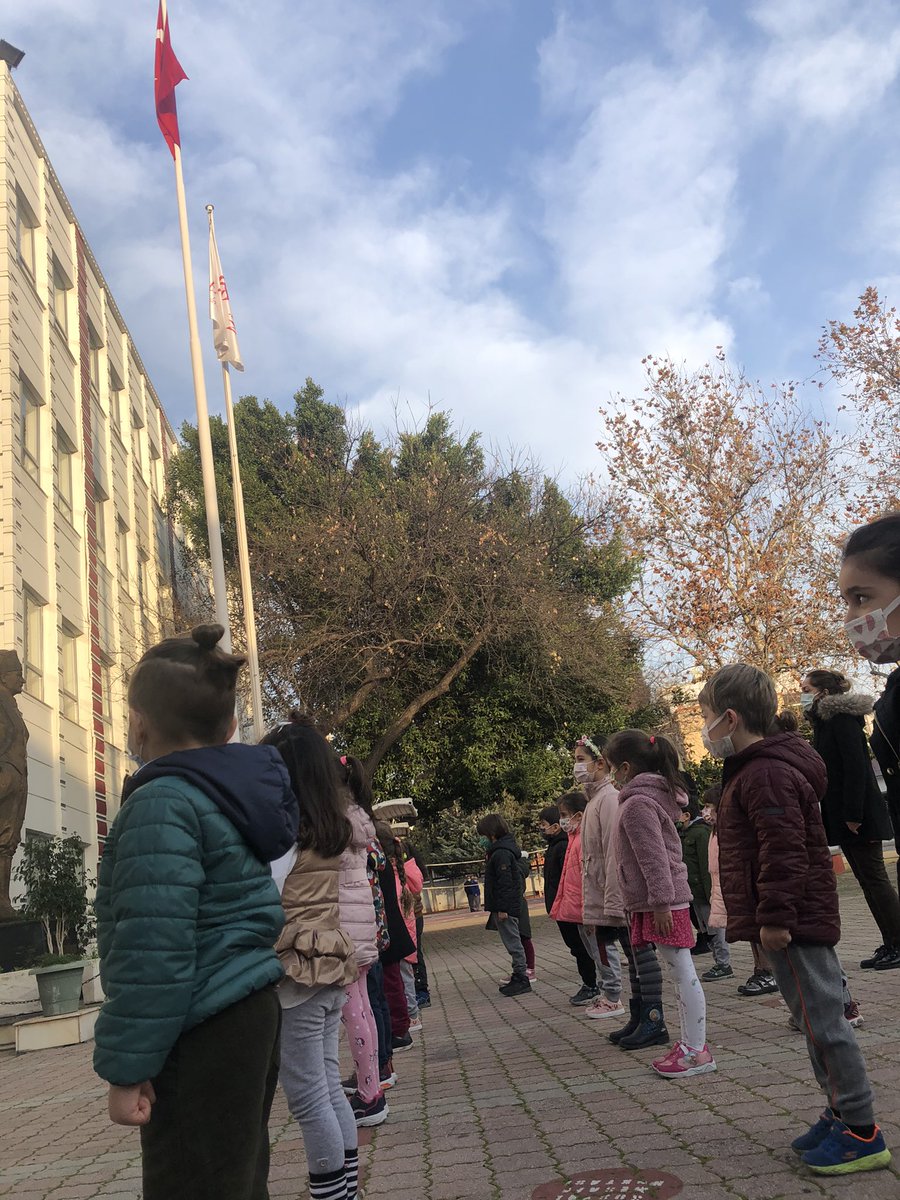 hakangediktas's tweet photo. MEKTEBİM Çukurova Kampüsünde MEB Bakanımız Sn. Ziya SELÇUK’un çağrısı ile  güne okulumuzun en minikleri ile İSTİKLAL MARŞIMIZI okuyarak başladık... @ziyaselcuk @LaleMuti @AserdarS @ElifBKurt https://t.co/H7fLlsDDxj