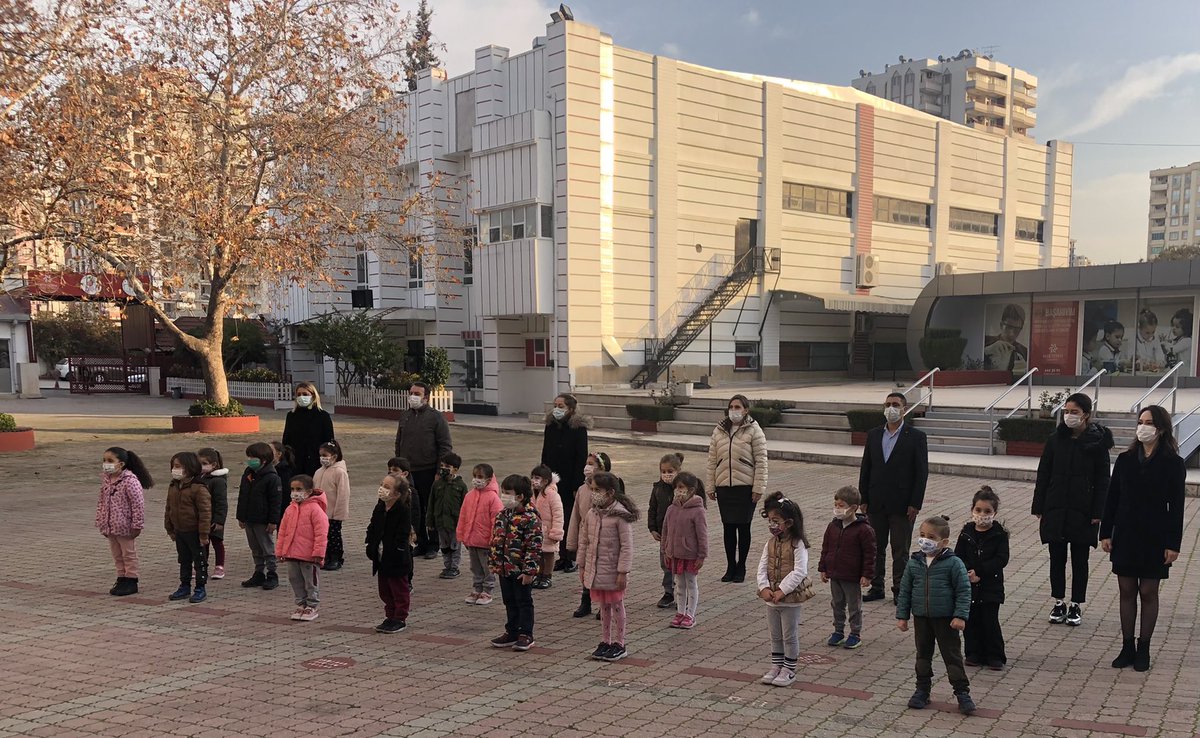 hakangediktas's tweet photo. MEKTEBİM Çukurova Kampüsünde MEB Bakanımız Sn. Ziya SELÇUK’un çağrısı ile  güne okulumuzun en minikleri ile İSTİKLAL MARŞIMIZI okuyarak başladık... @ziyaselcuk @LaleMuti @AserdarS @ElifBKurt https://t.co/H7fLlsDDxj