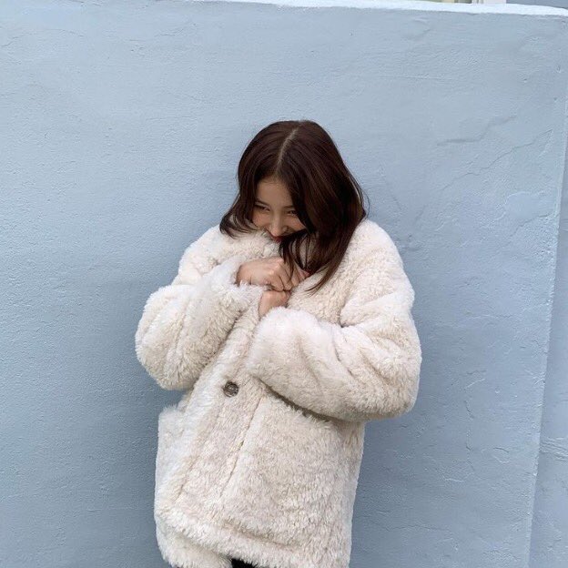 Kookoo_twt_'s tweet photo. Không phải fan mà biết tin còn đau lòng, mong mau chóng tìm ra thằng biến thái đấy và xử phạt thật nặng

Tương lai của chị ấy...... 

#MLD_SAVE_ARTIST 
#OurRainbowNancy 
#ProtectMomoland 
@mld_official_ 
 #Nancy https://t.co/jKHoDnQgwL