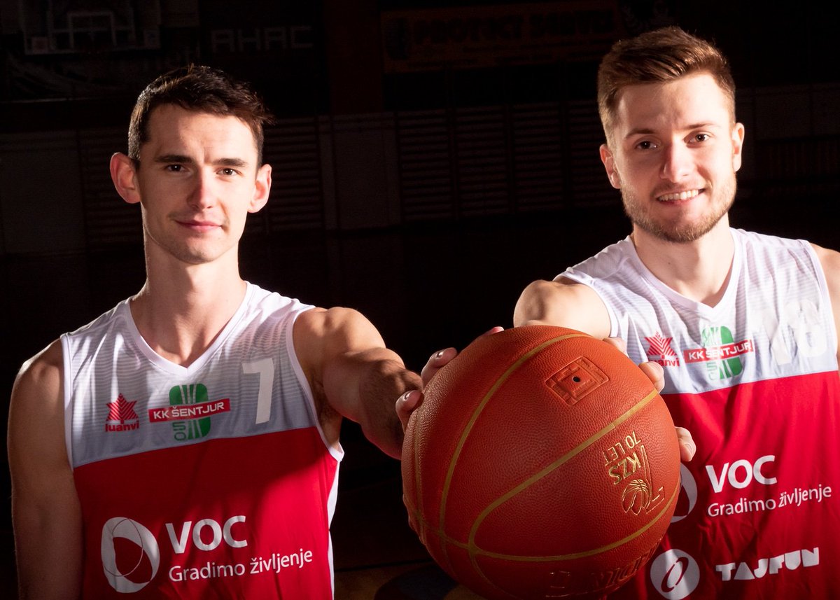 🔴⚪ Med prazničnim obdobjem smo dobesedno zadihali, si odpočili ter znova zavihali rokave. Danes moštvo trenerja Aleša Pipana čaka gostovanje v Šenčurju. Obračun 14. kroga državnega prvenstva bo v živo prenašal Sportklub. 🎥 Na svojem prvem programu. #KKŠentjur #GremoŠentjur