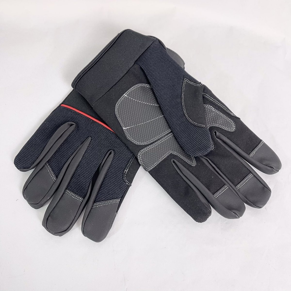Parweldltd's tweet photo. The Mechanic Glove🧤- This size 10 glove offers protection when you need it, reinforced palm, knuckles, finger tips with a spandex back for a snug fit.🧤

#Parweld #Panther #PPE #Glove #Safety #Velcro https://t.co/QhoofJFhV7