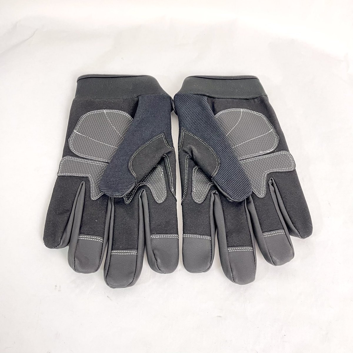 Parweldltd's tweet photo. The Mechanic Glove🧤- This size 10 glove offers protection when you need it, reinforced palm, knuckles, finger tips with a spandex back for a snug fit.🧤

#Parweld #Panther #PPE #Glove #Safety #Velcro https://t.co/QhoofJFhV7