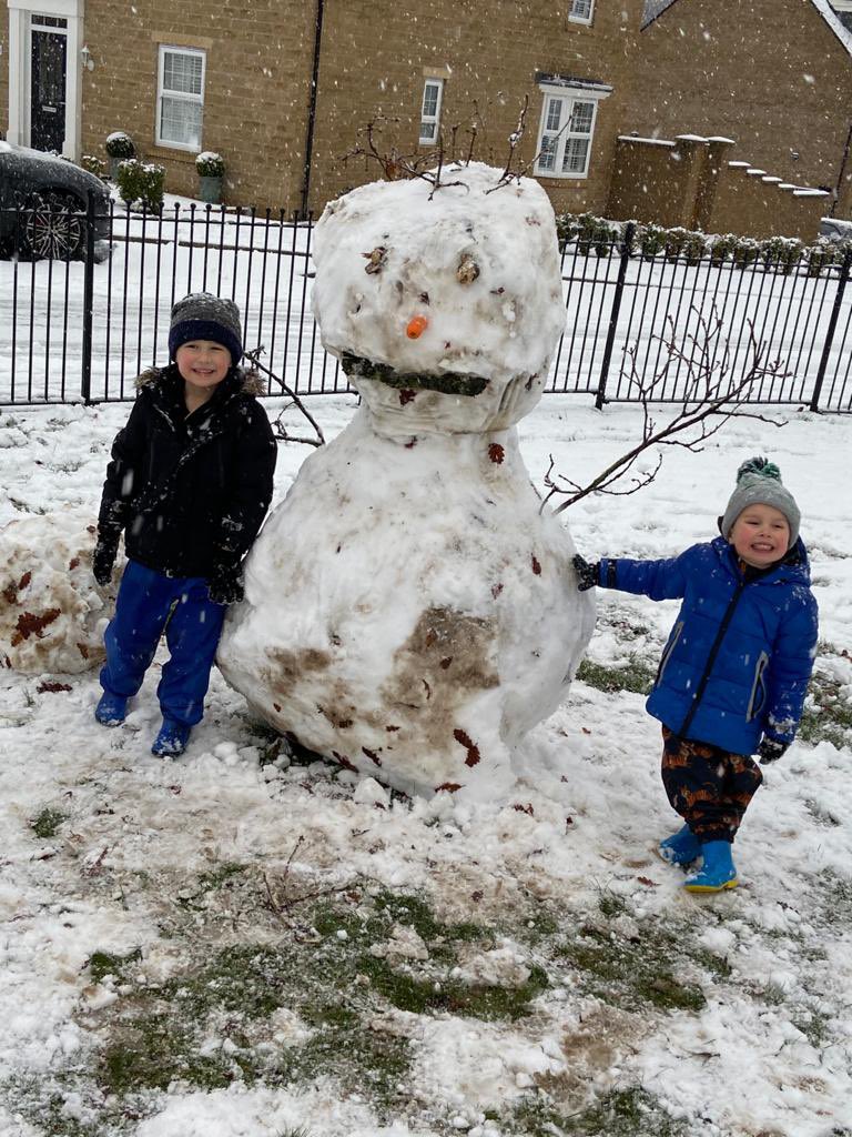 Lots of snow play this weekend for our well-being bingo! @MoorlandsHead <a href="/MoorlandsKS1/">Moorlands KS1</a>