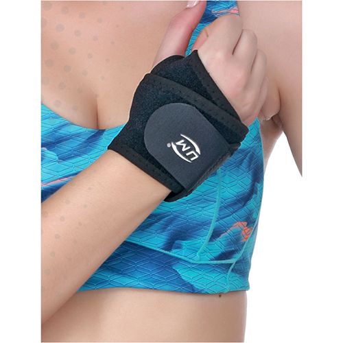 mygetwellstore's tweet photo. Wrist &amp; Thumb Support (Reflex) Neoprene

Adjusters wrap-around strap &amp; breathable material for comfort. Adjusters wrap-around secures to most wrist sizes using hook-loop fastner. 

Buy Now: https://t.co/NQXYAL3VLz https://t.co/98TjPR5Xtn