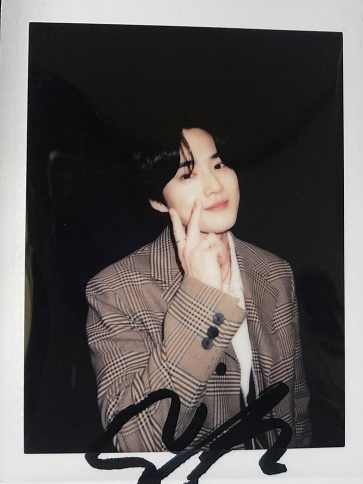 dailykjm's tweet photo. 📸 junmyeon's polaroids https://t.co/G3N3FYDhD9