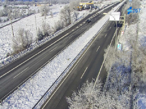 DGTes's tweet photo. 🛣️❄️ 645 #carreteras afectadas, 138 #cortadas todas ellas de la red secundaria. 
 
▶️De red principal: 

🔴Obligatorio ⛓️ #cadenas 
 
En todas las vías de #Madrid 
 
En #Toledo: CM41 y CM43 
 
▶️De red secundaria: 
 
⚫️137 cortadas 
 
🔴320 cadenas https://t.co/DG7hB6xUSl