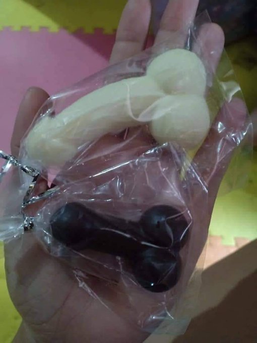 This is chocolate is awesome🍫🍫😋😋😋 #yummy #sweets #hard https://t.co/hw7ioDlNVG<a href="/tag/yummy"class="tags">#yummy</a><a href="/tag/sweets"class="tags">#sweets</a><a href="/tag/hard"class="tags">#hard</a>