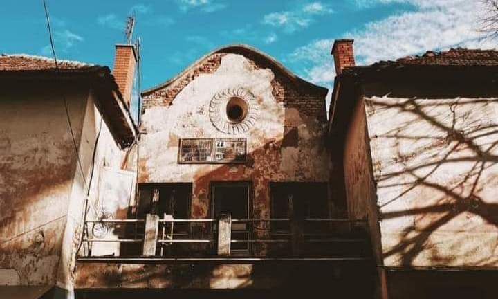 arifishqiprim's tweet photo. Kinemaja vjetër, Preshevë ❤️
#visitPresevo https://t.co/4nIhJTx8Lg