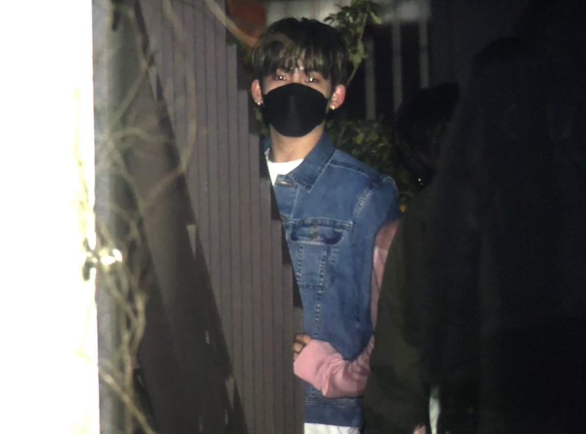 990421com's tweet photo. 퇴근  #현석 #TREASURE   
#트레저    #choihyunsuk https://t.co/RB0u1DLPoZ