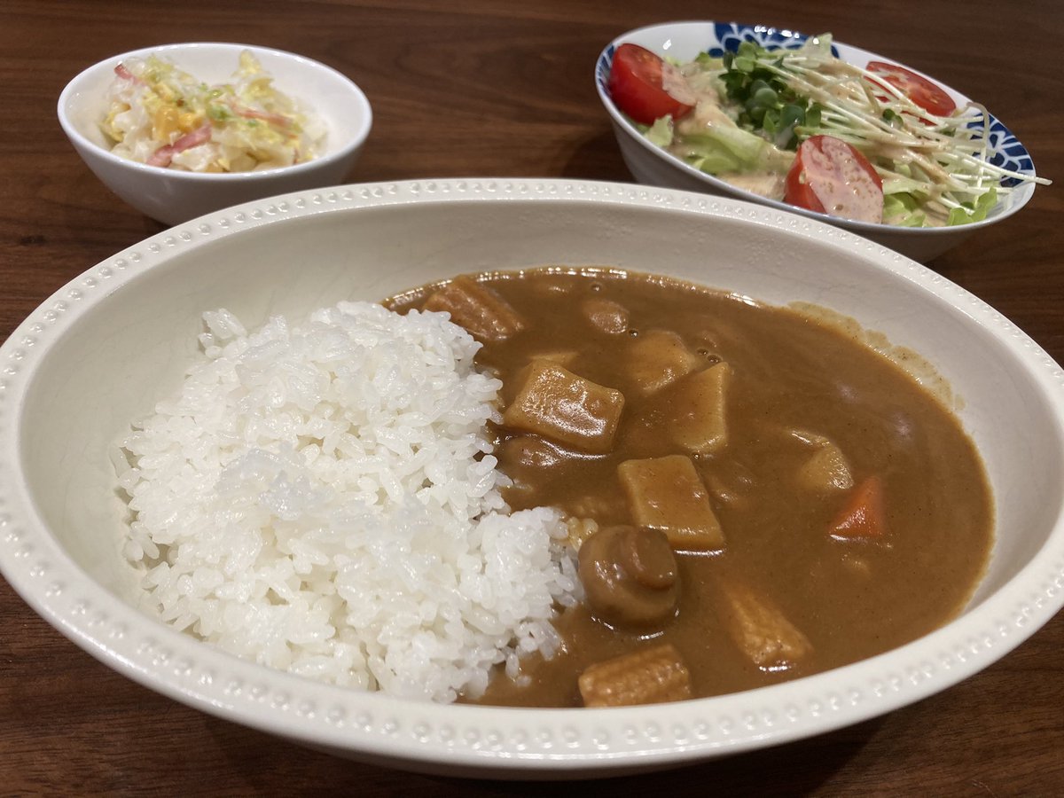 shimoda_asami's tweet photo. CoCo壱様にいただいた野菜カレー！ちょっと待ってこれ…美味しすぎる！！！！！！！
昨日番組内で話しましたが、私はCoCo壱では必ず豚しゃぶほうれん草甘口です。皆さんはどんなトッピングが好きですか？？ https://t.co/vAljnLbCOh