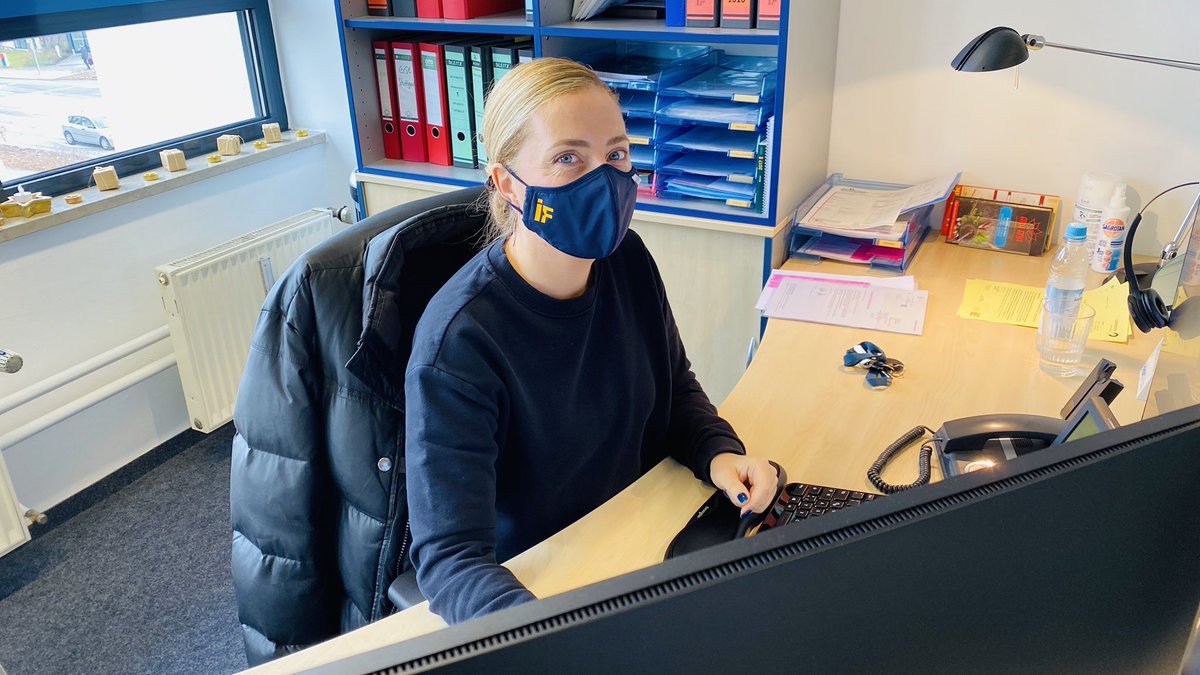 InterFaceAG's tweet photo. Zum Start kurz die Lage im #Office checken oder um es wie Westernhagen zu sagen:
„Wir sind kurz mal hier, in unsrem Revier, waren nie wirklich weg, sind im Homeoffice versteckt“
#Start2021 #Maske #Homeoffice #backagain https://t.co/0m0PiqoEKp
