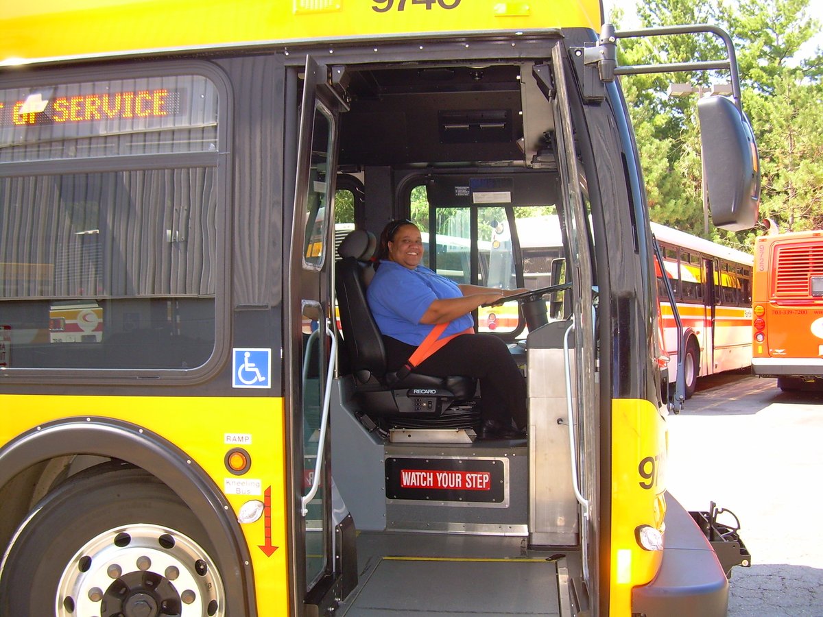 ffxconnector's tweet image. 🚌 Help shape the future of bus service in Fairfax County! Outreach on the Transit Strategic Plan (TSP) is beginning and your input is needed.  Comments will be accepted until Feb.19, 2021. We are also hosting 3 online community input meetings Jan. 12-14. bit.ly/3ojBnOJ