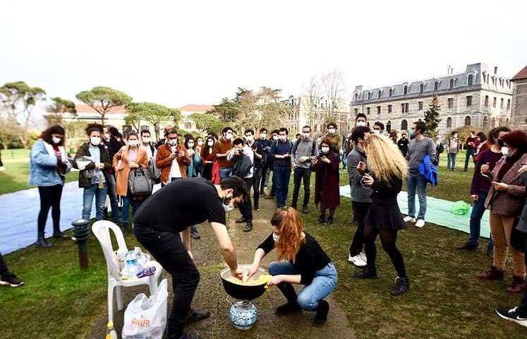 Boğaziçi Üniversitesi öğrencileri, Kayyum Melih’in “helvasını” kavurdu;