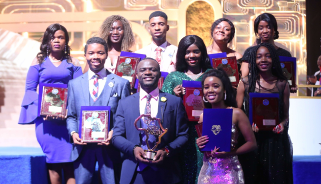 LoveWorldEvents's tweet photo. Pastor Chris Oyakhilome celebrated the leaders of tomorrow at the Future African Leaders Awards.
Did you participate? #FALA2020 https://t.co/9aCTyWrJXB
