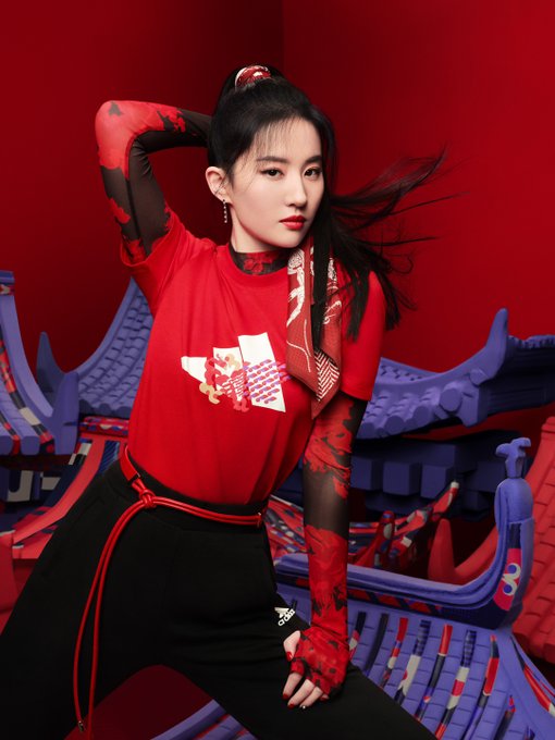 โฆษณา Adidas ErcaT_RUcAE_K4J?format=jpg&name=small