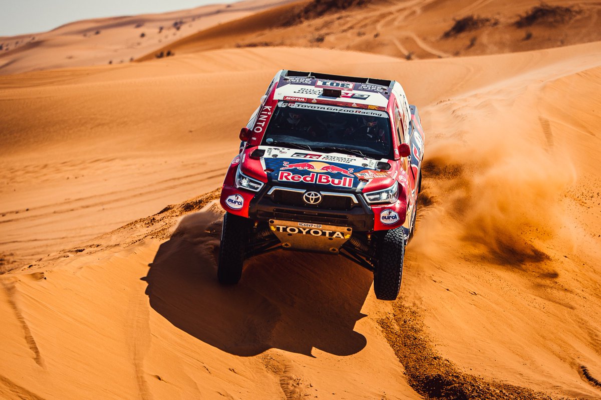 BreoganRally's tweet photo. Otra victoria más para un #Hilux en el #Dakar2021.
En el ecuador del Rally, consolida su posición de cara a pelear por la victoria. 
Ahora camino de Neom, la 8ª etapa será clave y podremos ver las mecánicas del #TeamHilux más a prueba que nunca
#toyotagazooracing https://t.co/eTIbxmCu2f