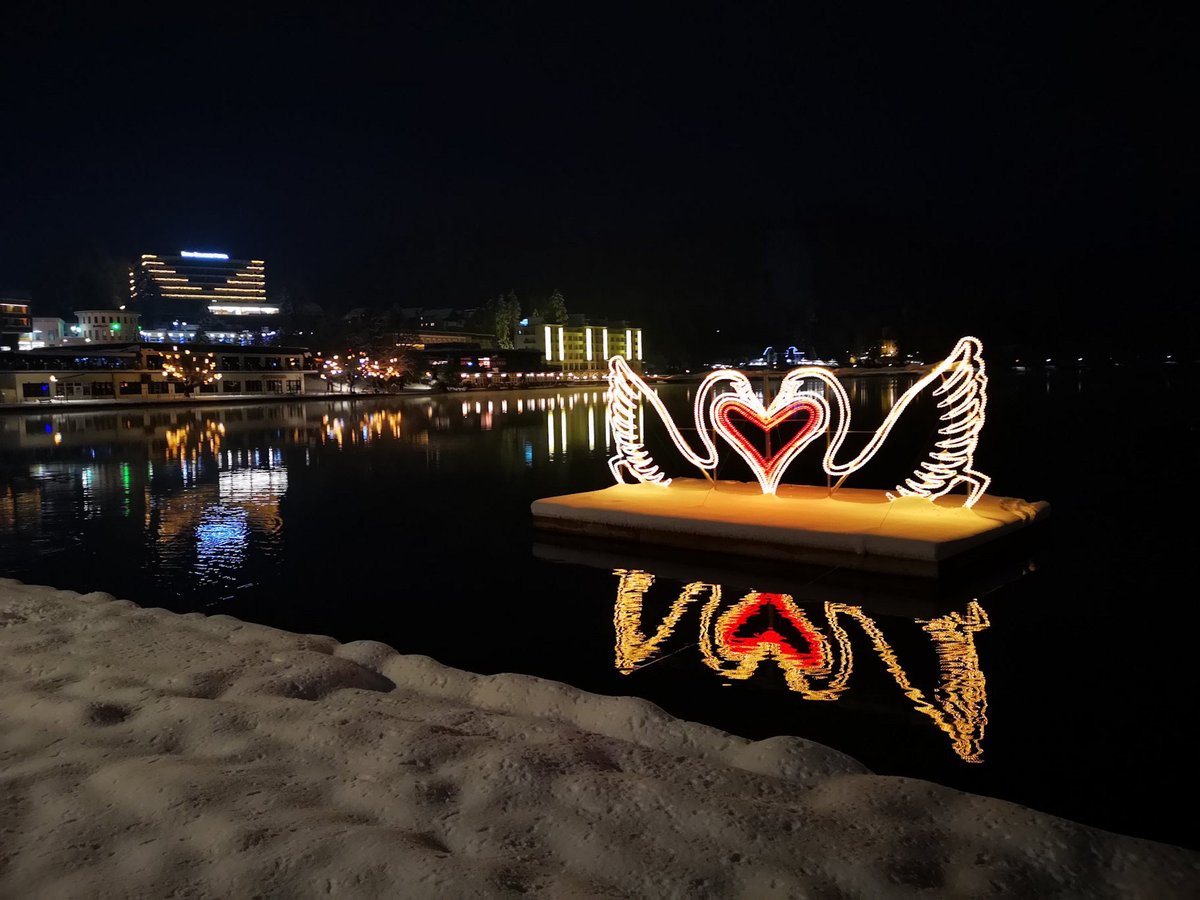 travel_slovenia's tweet photo. BLED, #Slovenia - this year, the holiday season in #Bled was very different because of #COVID19, but no less #magical and #picturesque and more #calm and #peaceful. (photos: Anja Smit #photography) #ifeelsLOVEnia #winter #snow https://t.co/haeGvCcrrI