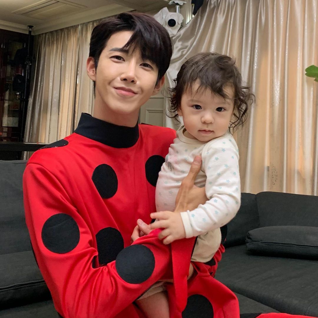TROSPhils's tweet photo. Élyséen with Samchon Kwanghee🥰❤️

Credit to @prince_kwanghee

#naeun #naeunpark #eden #edenpark #parknaeun #ateeden #troseden #gunhoo #gunhoopark #aciel #acielpark #kuyaaciel #parkaciel #élyséen #elyseen #jinwoo #parkjinwoo #élyséenpark #parkfamily #thereturnofsuperman https://t.co/isjfVMRaQ4
