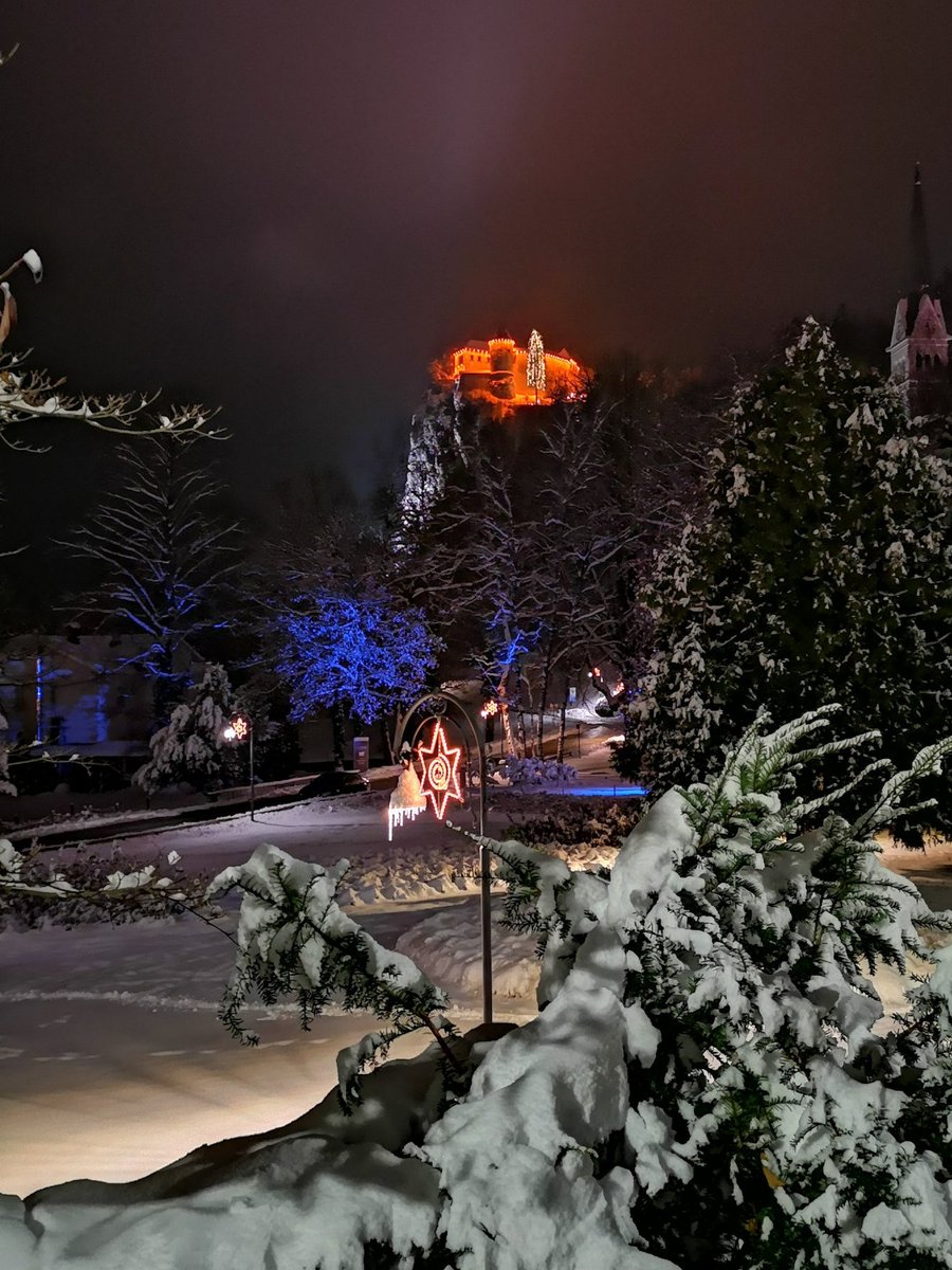 travel_slovenia's tweet photo. BLED, #Slovenia - this year, the holiday season in #Bled was very different because of #COVID19, but no less #magical and #picturesque and more #calm and #peaceful. (photos: Anja Smit #photography) #ifeelsLOVEnia #winter #snow https://t.co/haeGvCcrrI