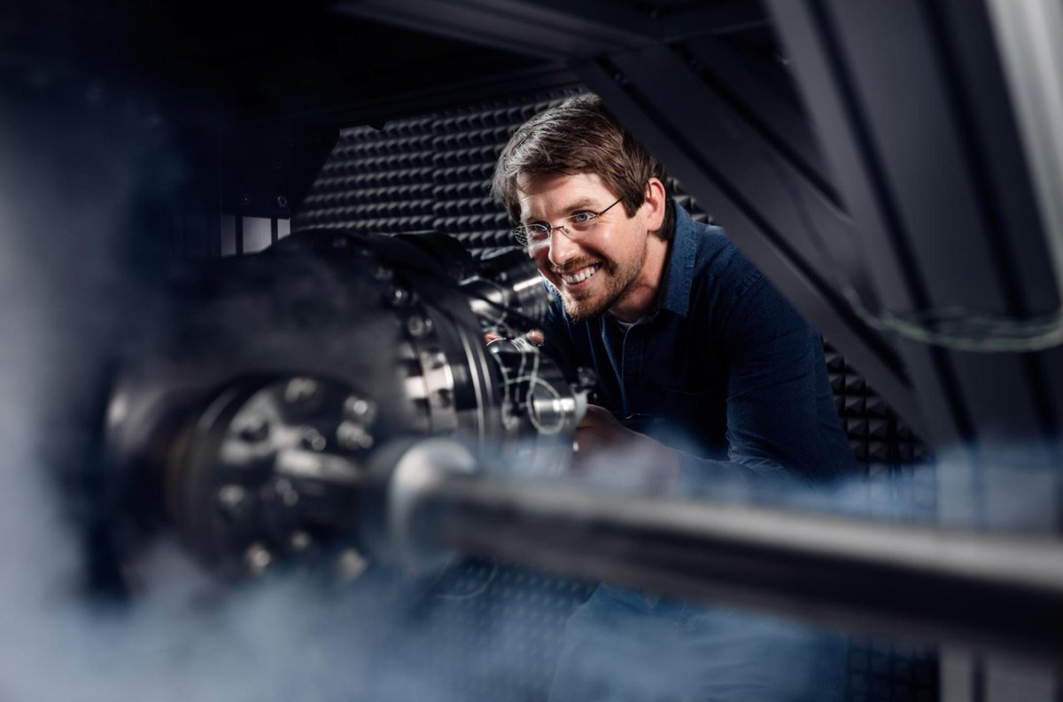 RWTH's tweet photo. Wie sich magnetische Nanoknoten lösen: Wissenschaftler aus #Aachen (etwa Florian Muckel vom #RWTH-Lehrstuhl für #Experimentalphysik), Kiel und Reykjavik veröffentlichen Forschungsergebnisse in Fachzeitschrift „Nature Physics“ (Bild: Simon Wegener):
https://t.co/r8uW3SEtKw https://t.co/8fY56nUmI5