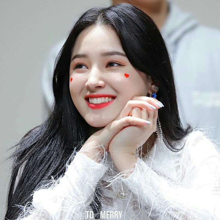 winterreclipwse's tweet photo. God protect this smile. May it never wipes of her face. 

#OurRainbowNancy 
#PROTECTMOMOLAND 
#protectnancy 

Nancy best girl https://t.co/t8o1rxdXCB