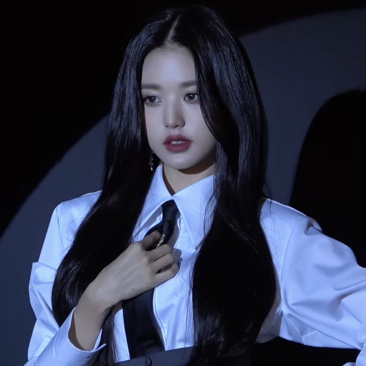 wonyoung pics tweet media