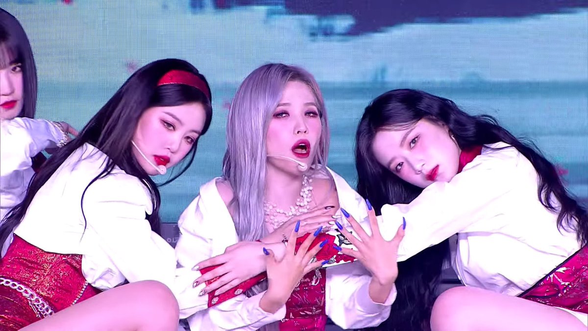 reminniescence's tweet photo. The “you don’t have Soyeon” choreo https://t.co/TnxVpqek8z