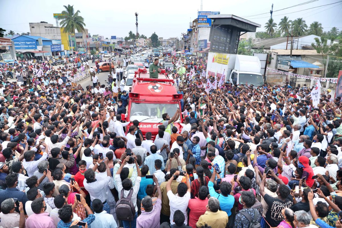 maiamofficial's tweet photo. #நாமேதீர்வு என்ற மாற்���த்தை நோக்கி ��ுறப்பட்ட ஏராளமான மக்களின் மய்யத்தில் தலைவர் திரு. @ikamalhaasan அவர்கள்.

இடம் - அவிநாசி புதிய பேருந்து நிலையம்.

#KamalHaasan
#LeaderforTN
#சீரமைப்போம்_தமிழகத்தை
#தலைநிமிரட்டும்தமிழகம் https://t.co/SxQaMmIsIS