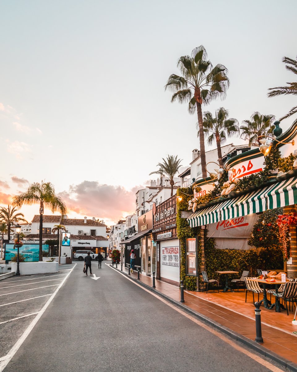 Main street of Puerto Banús in the evening 😍😍 Tag a friend who lives in Marbella that you miss

#Marbella #MarbellaTurismo #MarbellaTuDestino365 #CostadelSol #Andalusia #Andalucia #MarbellaLuxury #VisitSpain #PuertoBanus #PuertoBanusHarbour #LuxuryTravel
