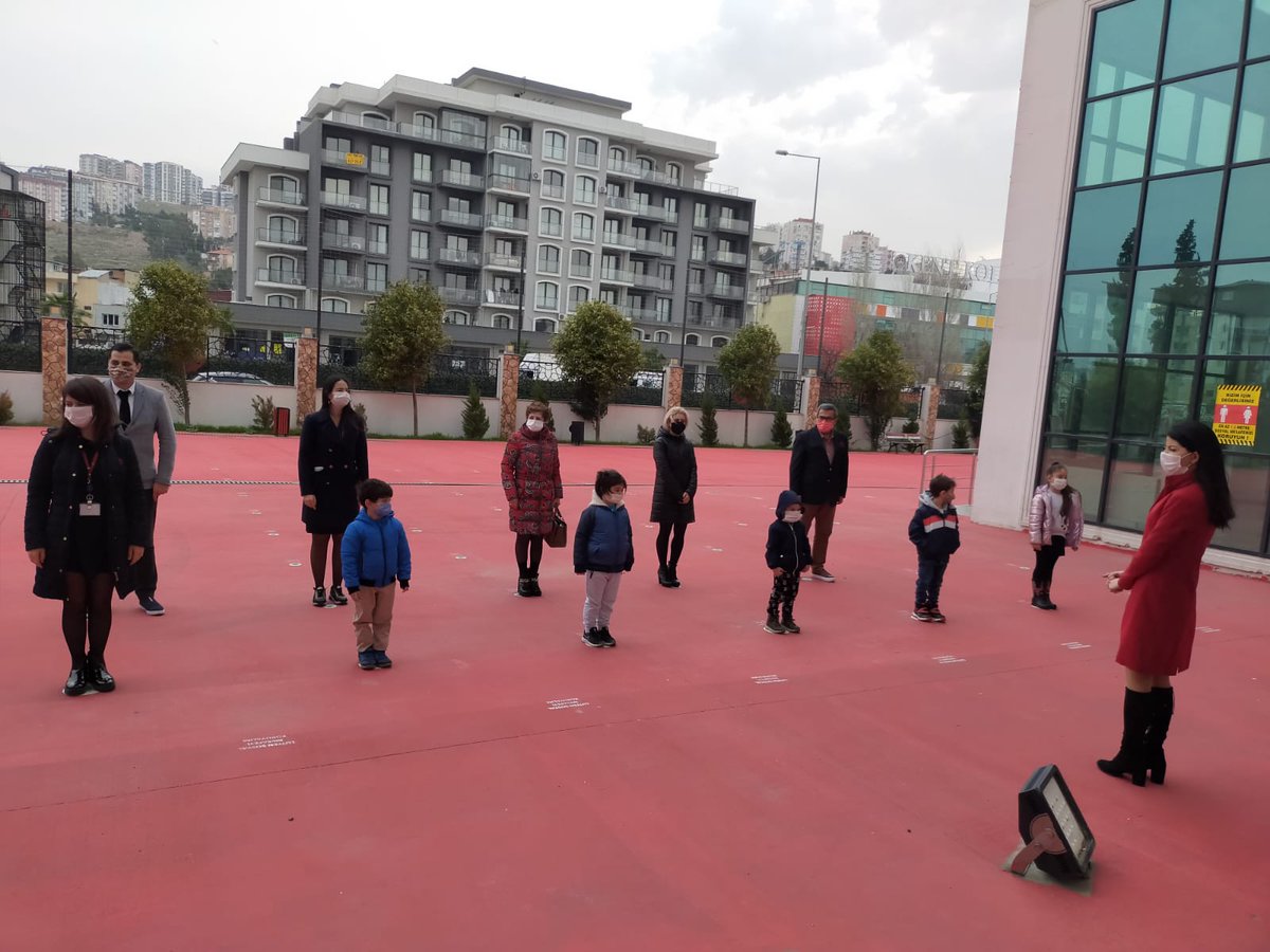 Mektebim Çiğli Kampüsünde  Milli Eğitim Bakanımız   Sn. Ziya Selçuk'un çağrısı ile günümüze İstiklal Marşı'mızı okuyarak başladık.
#mektebim #gelecekbenim <a href="/irfalbyrk/">İrfan Albayrak</a> <a href="/AserdarS/">A. Serdar Şeker</a> <a href="/LaleMuti/">Lale Muti</a>