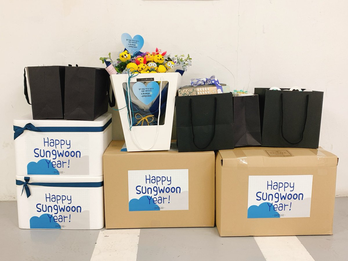 WOONEXPRESS_322's tweet photo. 성운이 스피드엔 못 당하겠네😂

오늘 성운이와 심야아이돌을 응원하기 위한 도시락 서포트를 전달했습니다 :)
행복한 저녁이 되었길❣️

성운이보다 늦은 후기는 잠시후에,,!!

#하성운 #심야아이돌 #네이버나우
 #hasungwoon https://t.co/UpSaLMQWmf