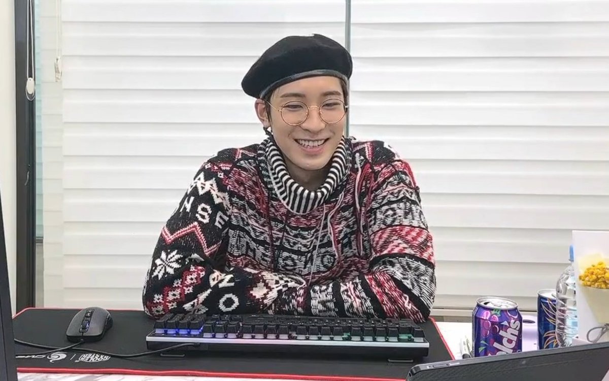 wonubliss's tweet photo. wonwoo's 2nd solo gaming broadcast 🥺 beret wonwoo 😭😭 @pledis_17 https://t.co/5pJtKQBxWi