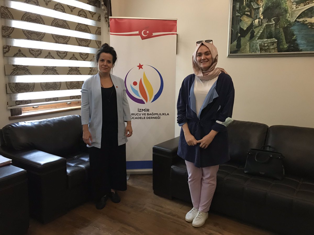 izubam35's tweet photo. Sanat Terapisti ve Bağımlılıkla Mücadele Danışmanı Dr. Burcu Bostancıoğlu ile proje kapsamında bağımlı bireylere sanat terapisi ile rehabilitasyon ve terapi desteği verilmesi hakkında görüşüldü ve deneyim paylaşımı gerçekleştirildi. @dr_burcubostnc https://t.co/xcHxs8e3gt