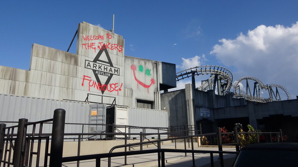 Theme Park Ogre on Twitter: "The recently closed Arkham Asylum at Warner  Bros. Movie World. I wonder what will replace this old SLC? #movieworldaus  #rollercoasters https://t.co/9poZLAeLRy" / Twitter