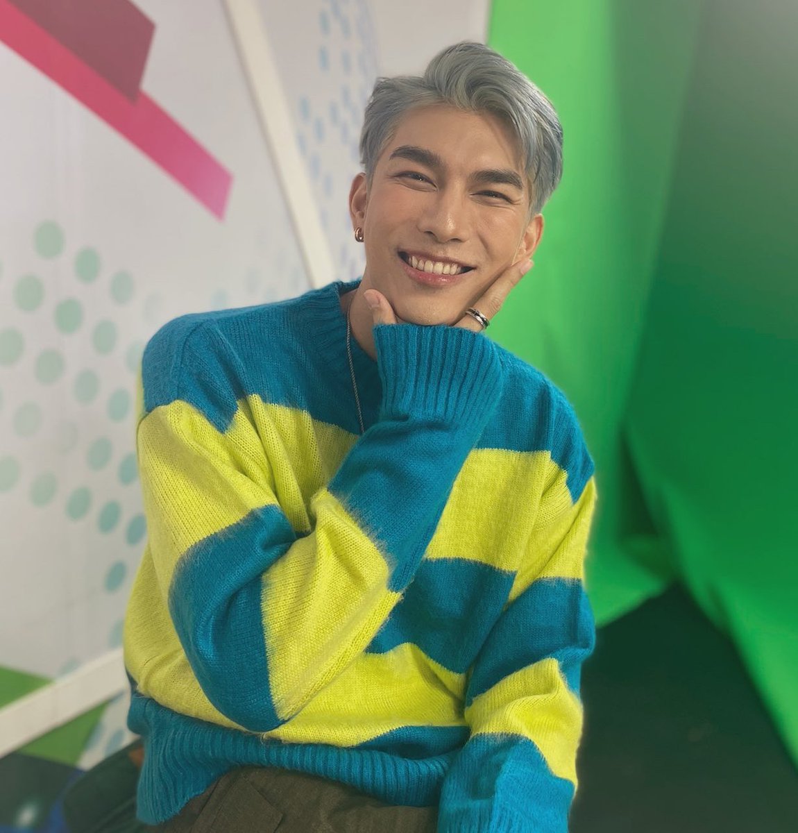 Mew Suppasit as macarons coz his hair somehow makes him extra softer  MEWCARONS  #MewSuppasit  @MSuppasit #MewSuppasitStudio  @Msuppasitstudio